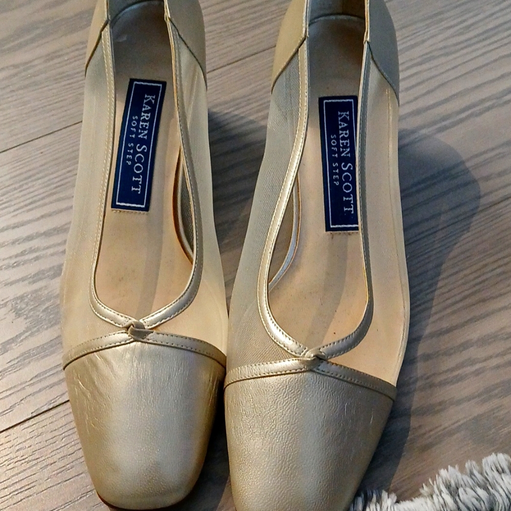 Taupe Karen Scott pumps